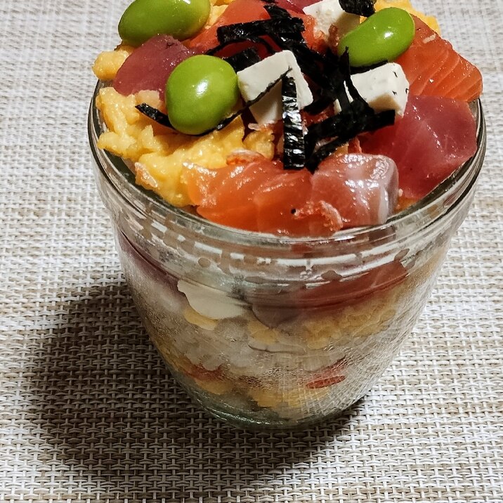 国産チーズ!鮭とクリームチーズのグラスちらし寿司